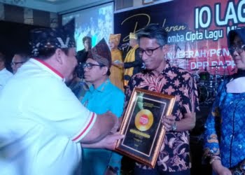 Peduli Kemajuan Musik Daerah, Harian Haluan Terima Anugerah DPP PAPPRI