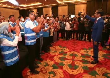 Sambangi Kru PLN, Presiden Jokowi Apresiasi Keandalan Listrik Saat Pergelaran KTT G20 di Bali