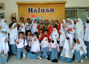 Menambah Wawasan Industri Media Massa dan Literasi, Siswa dan Guru SMAN 9 Sijunjung Kunjungi Harian Haluan
