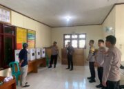 Kapolres Donggala dan Kapolsek Cek TPS Pilkades Serentak di Labuan