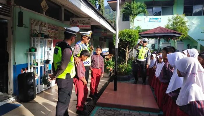 PJR III Ditlantas Polda Sumbar Ajak Murid SD Tertib Lalu Lintas