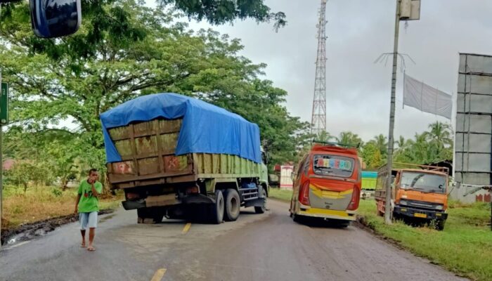 Penumpukan Kendaraan di Jalinsum, Kasat Lantas Dharmasraya: Truk Pengangkut Batubara Patah As