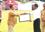 Mantan Kadis Damkar Kota Padang Budhi Erwanto Terima Penghargaan Bantuan Kemanusian dari Menko PMK