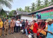 Anggota DPRD Sumbar Firdaus Serahkan 7 Unit Traktor Pada Petani di Nagari Toboh Gadang Barat