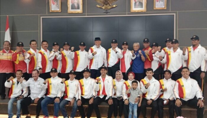 Harap Ukir Prestasi, Gubernur Lepas Kontingen Porwanas PWI Sumbar