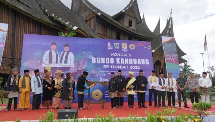 GALERI FOTO: Kongres Bundo Kanduang se-Dunia di Tanah Datar Dihadiri 1.015 Peserta dari Berbagai Negara