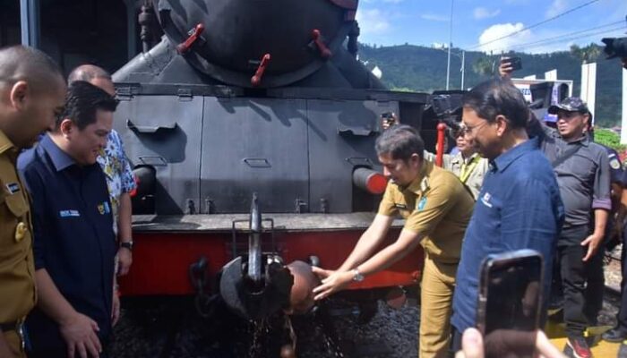 Keren! Kereta Api “Mak Itam” Sawahlunto Kembali Mengaung, Wisatawan Disuguhkan Terowongan Lubang Kalam
