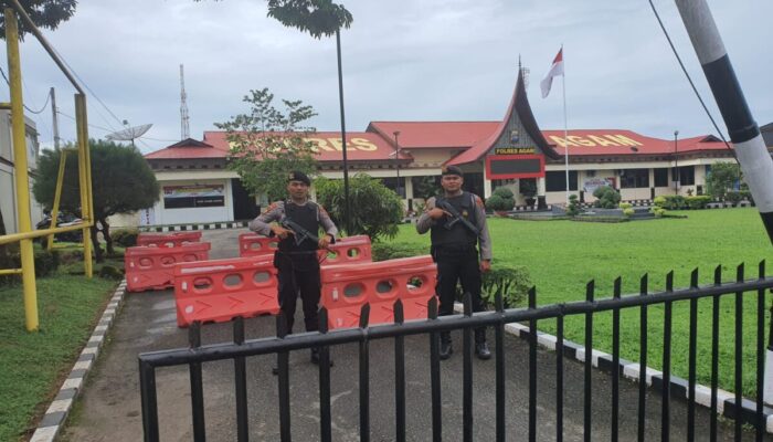 Polres Agam Dijaga Ketat oleh Personel Bersenjata Lengkap