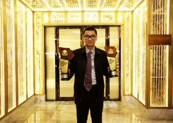 Ubah Tantangan Jadi Peluang, Kunci Sukses Dirut PLN Darmawan Prasodjo Raih CEO Green Leadership Utama 2022