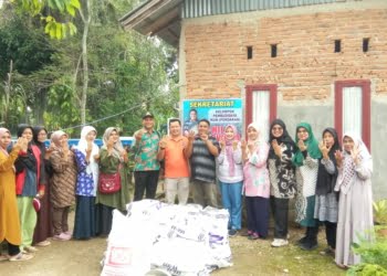 Melalui Pokir Anggota DPRD, Dinas Perikanan Lima Puluh Kota Serahkan Bantuan Bibit dan Pakan Ikan Nila ke Pokdakan Nirwana Batu Balang