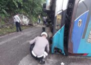 Diduga Rem Blong, Bus Pariwisata Membawa Mahasiswa UNRI Hantam Empat Kendaraan