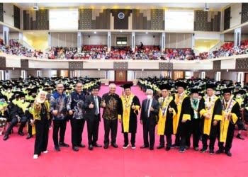 Orasi Ilmiah di Wisuda ke-129 UNP, Dirut PT Semen Padang Sampaikan Program Industri Hijau