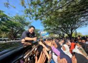 Ribuan Orang Sambut Erick Thohir di Bandara Internasional Minangkabau