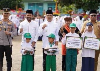 Luar Biasa Solok Selatan, Seluruh Siswa Baru Diberi Seragam Sekolah Gratis