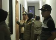 Check In Hotel Malam Minggu, 5 Pasangan Ilegal Tertunduk Malu saat Pol PP Padang Datang