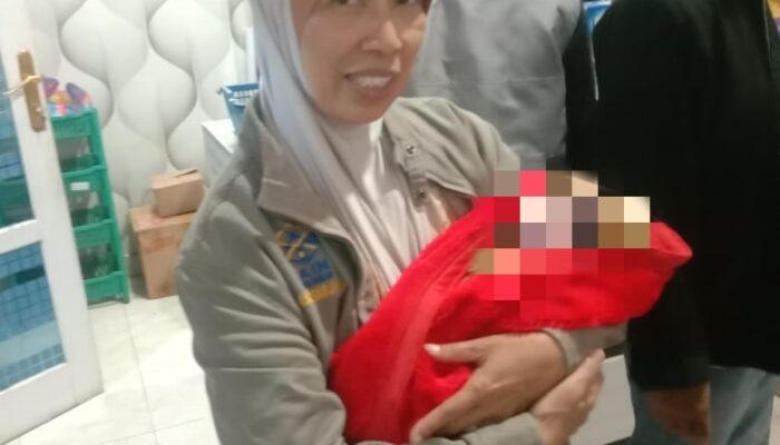 Usai Salat Magrib, Warga Kompleks Arai Pinang Dihebohkan Penemuan Sesosok Bayi Laki-Laki di Musala Baitul Arifin