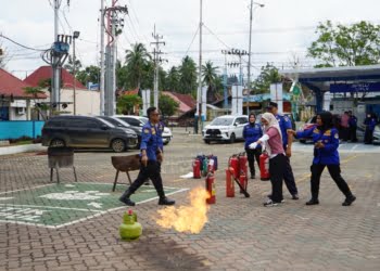 Bulan K3 Nasional 2023, PLN Solok Gelar Pelatihan dan Simulasi Pemadaman Kebakaran
