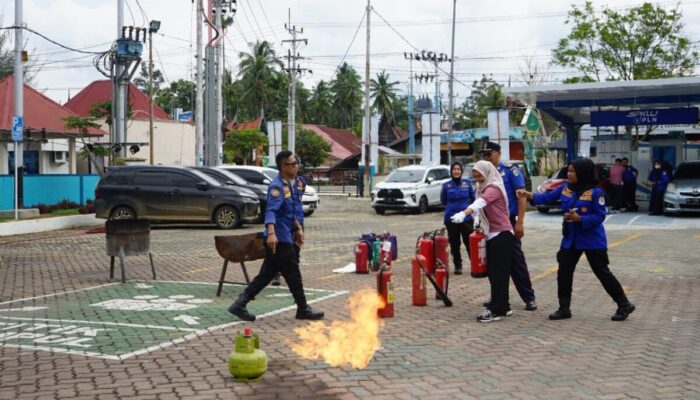 Bulan K3 Nasional 2023, PLN Solok Gelar Pelatihan dan Simulasi Pemadaman Kebakaran