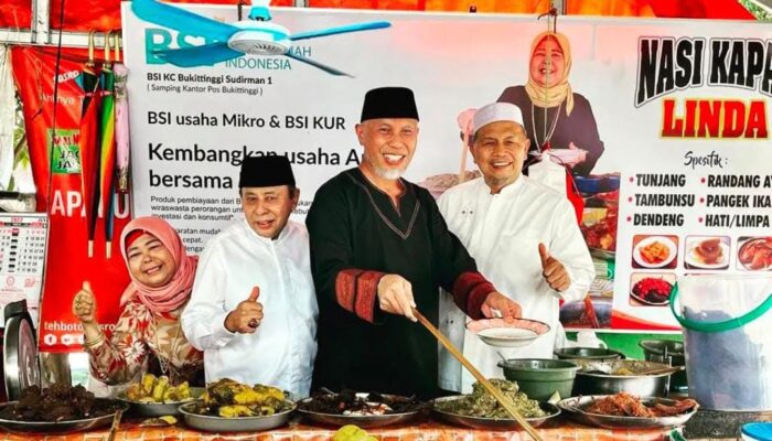 Pariwisata Bukittinggi dengan Jam Gadang dan Nasi Kapau
