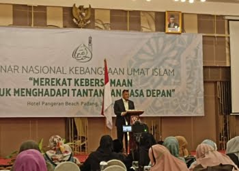 Tampil Seminar Kebangsaan di Padang, Gatot Nurmantyo: Ulama Bersatu Kunci Bangsa Ini Bisa Tegak!