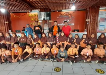 Di Tengah Gempuran Digital, Kantor Pos Bukittinggi Tradisikan Kembali Berkirim Surat Sejak SD