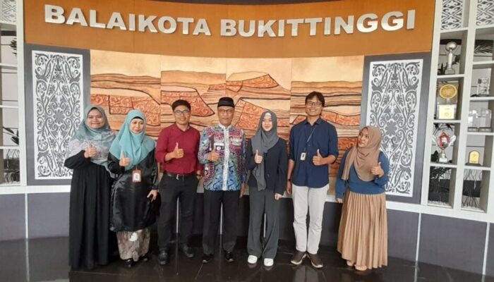 Mahasiswi American University Sambangi Wakil Wali Kota Bukittinggi