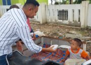 Viral! Briptu Fandri Irawan Bagikan Ratusan Nasi Bungkus