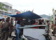 Membandel, Pol PP Padang Sita Lapak PKL yang Nekat Berjualan di Fasum Permindo