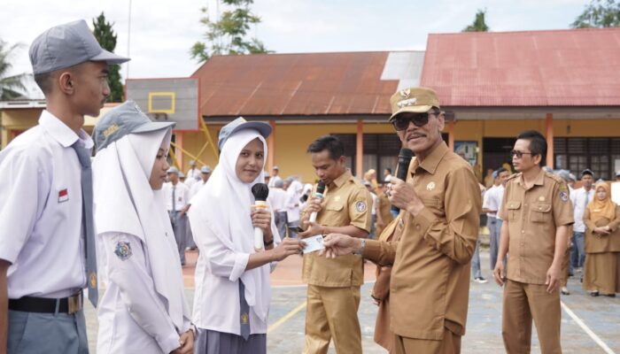 Bupati Lima Puluh Kota Resmikan Pelayanan Administrasi Kependudukan dan Penerapan IKD