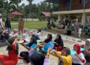 Ibu-Ibu PKK Nagari Lareh Nan Panjang Mandi Tepung