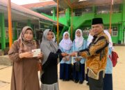 Remaja Putri MTsN 4 Padang Dapat Tablet Tambah Darah