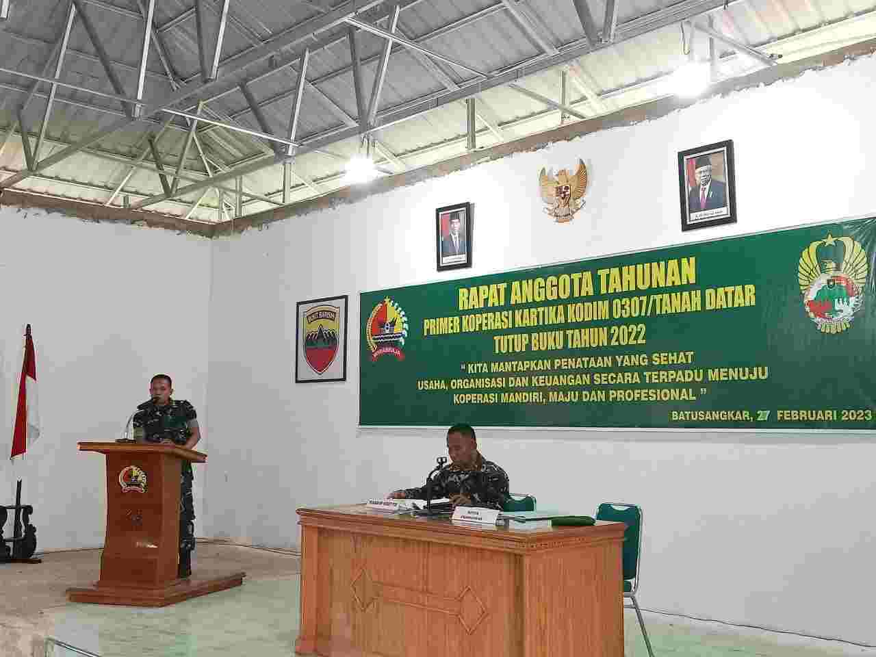 Rapat Anggota Tahunan (RAT) Primer Koperasi (Primkopad) Kartika Kodim 0307/Tanah Datar tahun 2022 di Aula Makodim Jorong Balai Janggo, Senin (27/2). IST