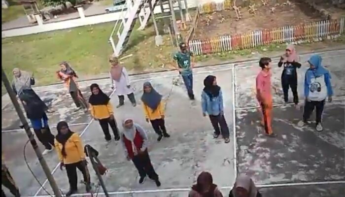 PKK Nagari Lareh Nan Panjang Senam Bersama Warga