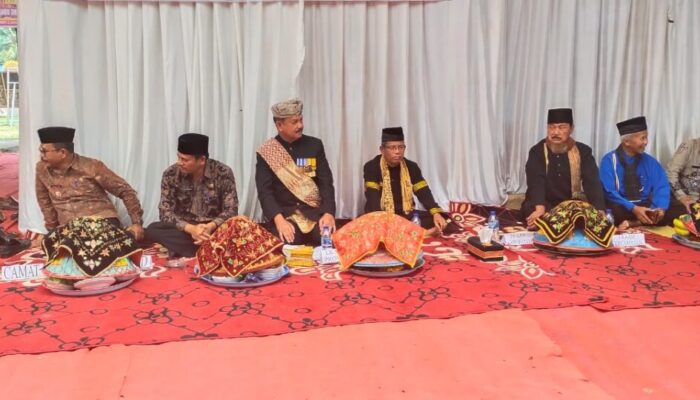 Ketua LKAAM Sumbar Kukuhkan KAN Kenagarian Tanjung Bonai Aur