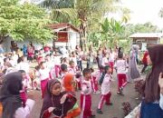 Sorak Gembira Murid SDN 02 Ampalu, Senam Bersama Mahasiswa KKN