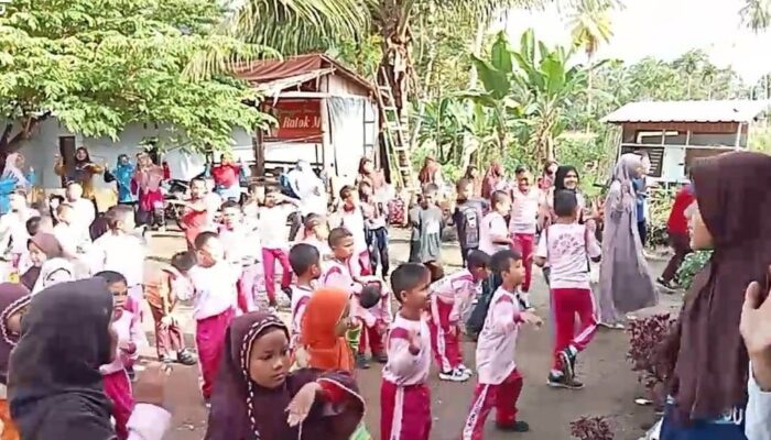 Sorak Gembira Murid SDN 02 Ampalu, Senam Bersama Mahasiswa KKN