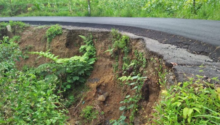 Baru Satu Bulan Selesai Dikerjakan, Jalan Durian Jantung Rusak