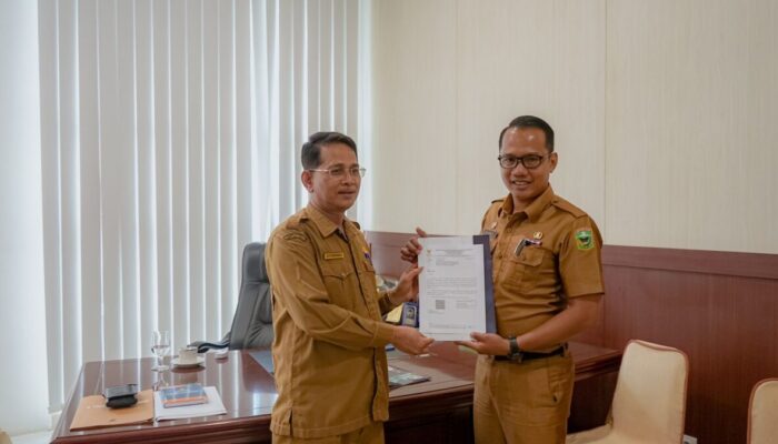 Pemkab Solok Terima Hasil Pemantauan dan Evaluasi Penyelenggaraan Pelayanan Publik