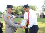 Dua Personel Ditreskrimum Polda Sumbar Terima Penghargaan
