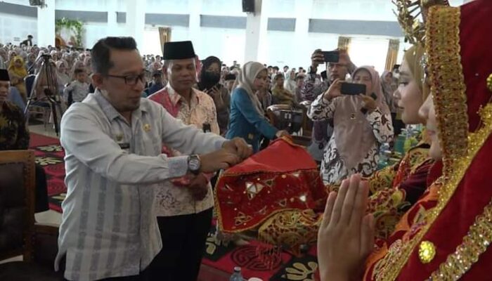 Bupati Eka Putra Hadiri Pelepasan Siswa MAN 2 Tanah Datar