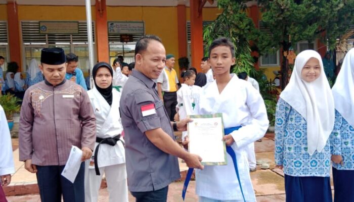 Forki Pessel Lantik Pengurus Dojo Karate SMPN 1 Painan, Linda Hastuti: Siap Cetak Karateka Berprestasi