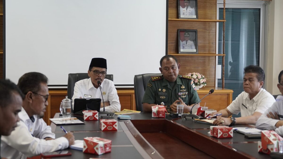 Dandim 0306/50 Kota, Letkol. Inf. Deny Nurcahyono bersama Bupati Lima Puluh Kota, Safaruddin Dt. Bandaro Rajo. Ist