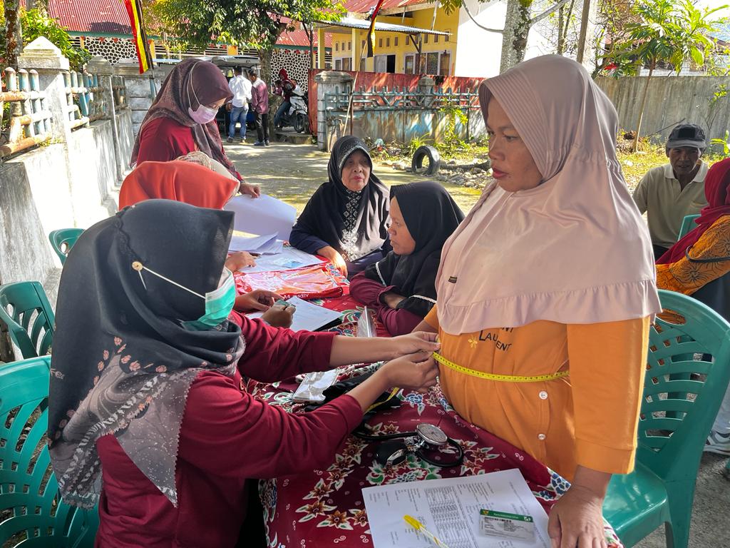 Pelayanan kesehatan gratis oleh Pemkab Solok Selatan beberapa waktu lalu di Puskesmas Sungai Pagu. Pelayanan kesehatan menjadi salah satu fokus utama Pemkab Solsel dalam mewujudkan pembangunan daerah. IST