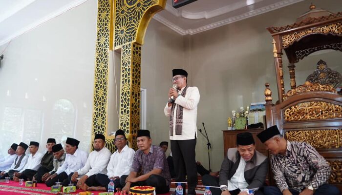 Bupati Eka Putra Hadiri Khatam Al-Qur’an Lansia di Nagari Batu Bulek