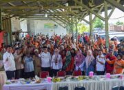 Wujud Syukur Raih Adipura, Wako Hendri Septa Jamu Ratusan Pasukan Oranye Makan Siang