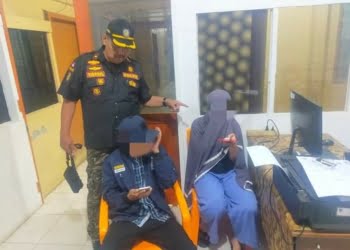 Lagi Mabuk Cinta, Wanita 24 Tahun Ini Nekat Bawa “Si Ganteng” ke Kosan! Ketahuan Warga, Akhirnya Tergrebek