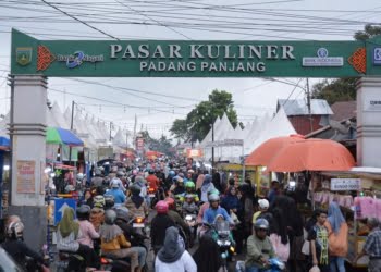 Warga Padang Panjang Berswadaya Buka Pasa Pabukoan