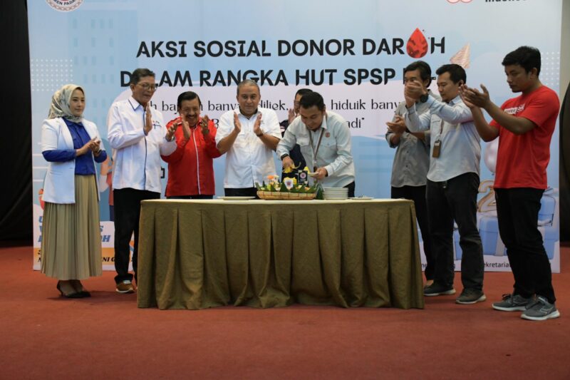 Kegiatan potong tumpeng dalam rangka memperingati HUT SPSP Ke-21. IST