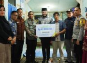 Fadly Amran Serahkan Santunan BPJS Ketenagakerjaan kepada Ahli Waris Zulhelmi