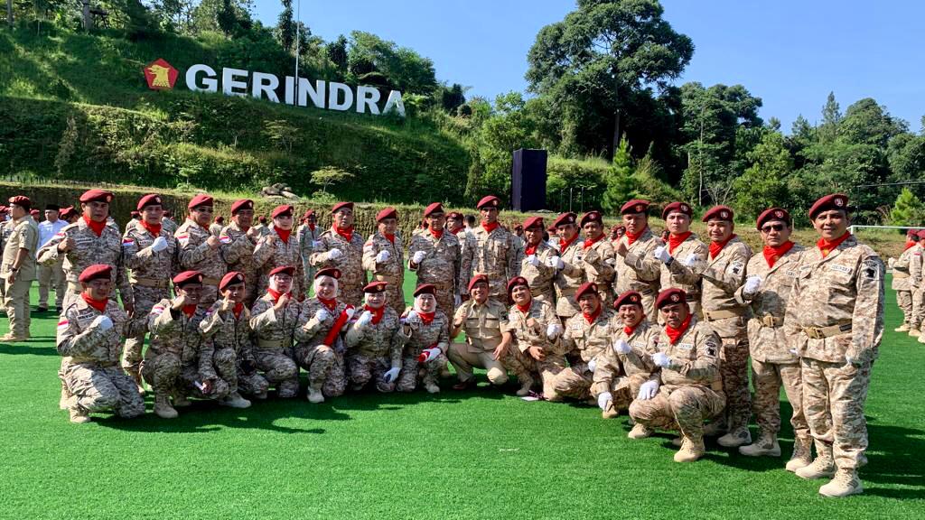 DIKLAT—Ketua DPC Gerindra Kota Payakumbuh Nurkhalis Dt Bijo Dirajo bersama sejumlah kader Partai Gerindra saat mengikuti diklat di Hambalang. IST